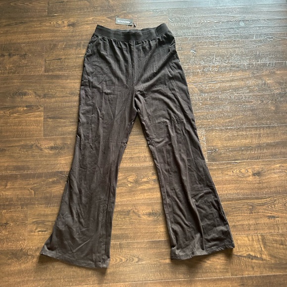 PrettyLittleThing Plain Flared Leggings - Picture 1 of 3